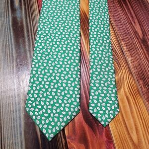 J. McLaughlin Mens tie Green w/ white Leaf pattern 100% silk